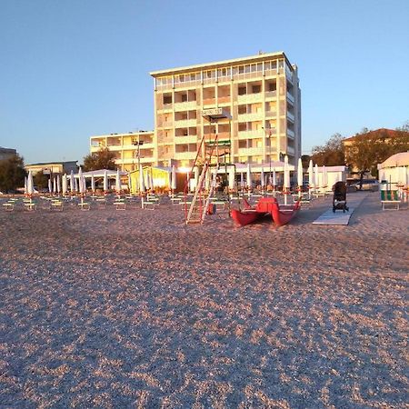 סניגליה Hotel Atlantic מראה חיצוני תמונה