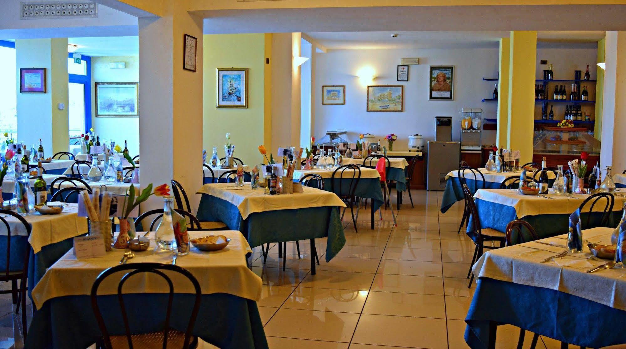 סניגליה Hotel Atlantic מראה חיצוני תמונה