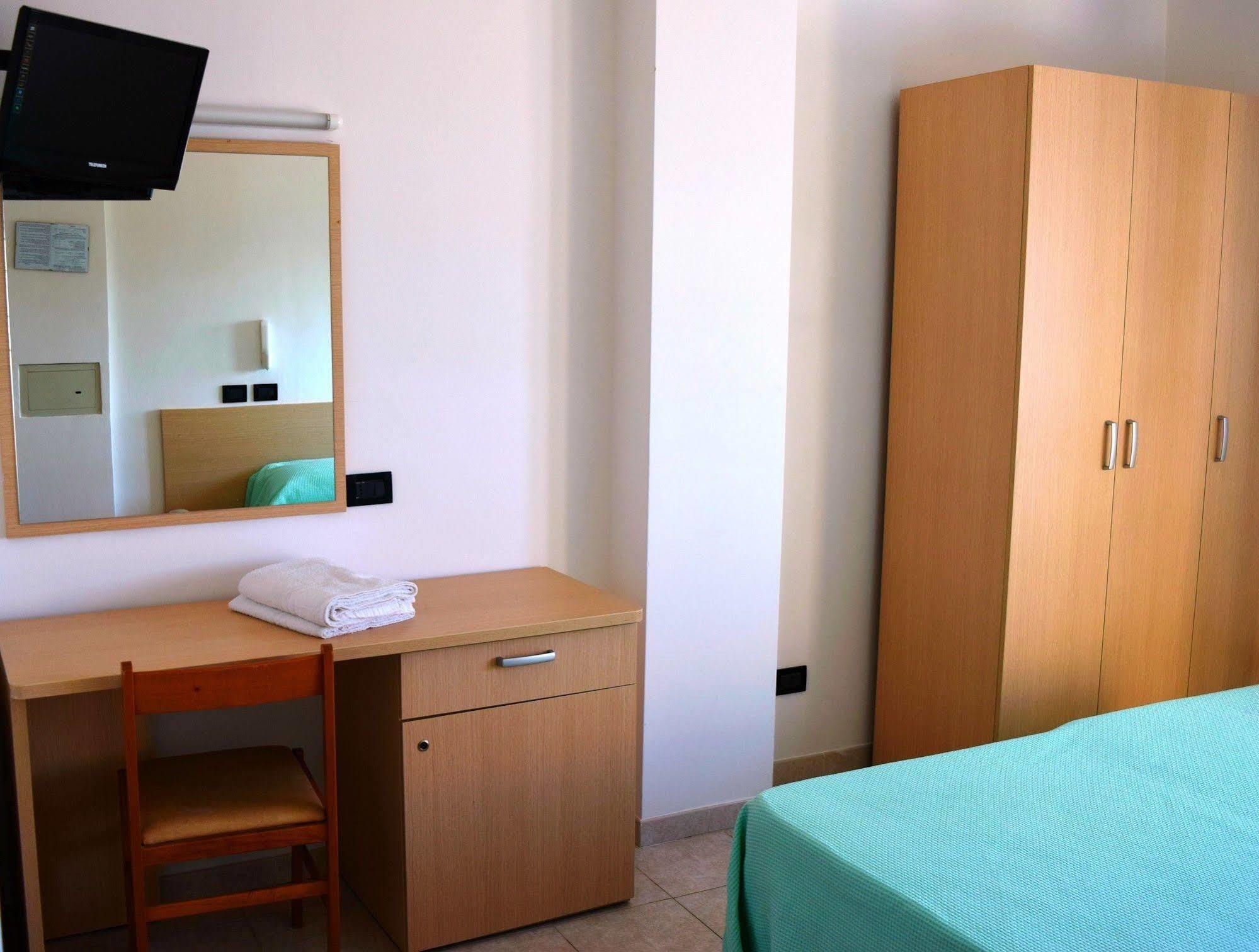 סניגליה Hotel Atlantic מראה חיצוני תמונה