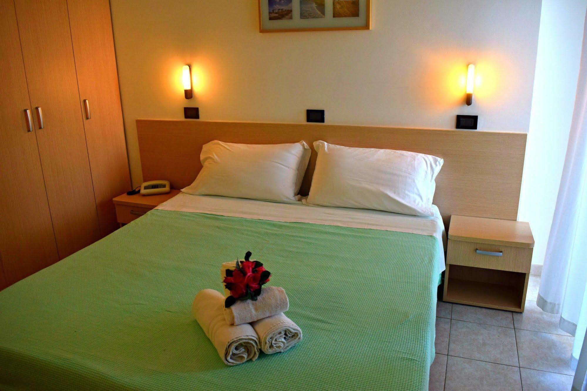 סניגליה Hotel Atlantic מראה חיצוני תמונה