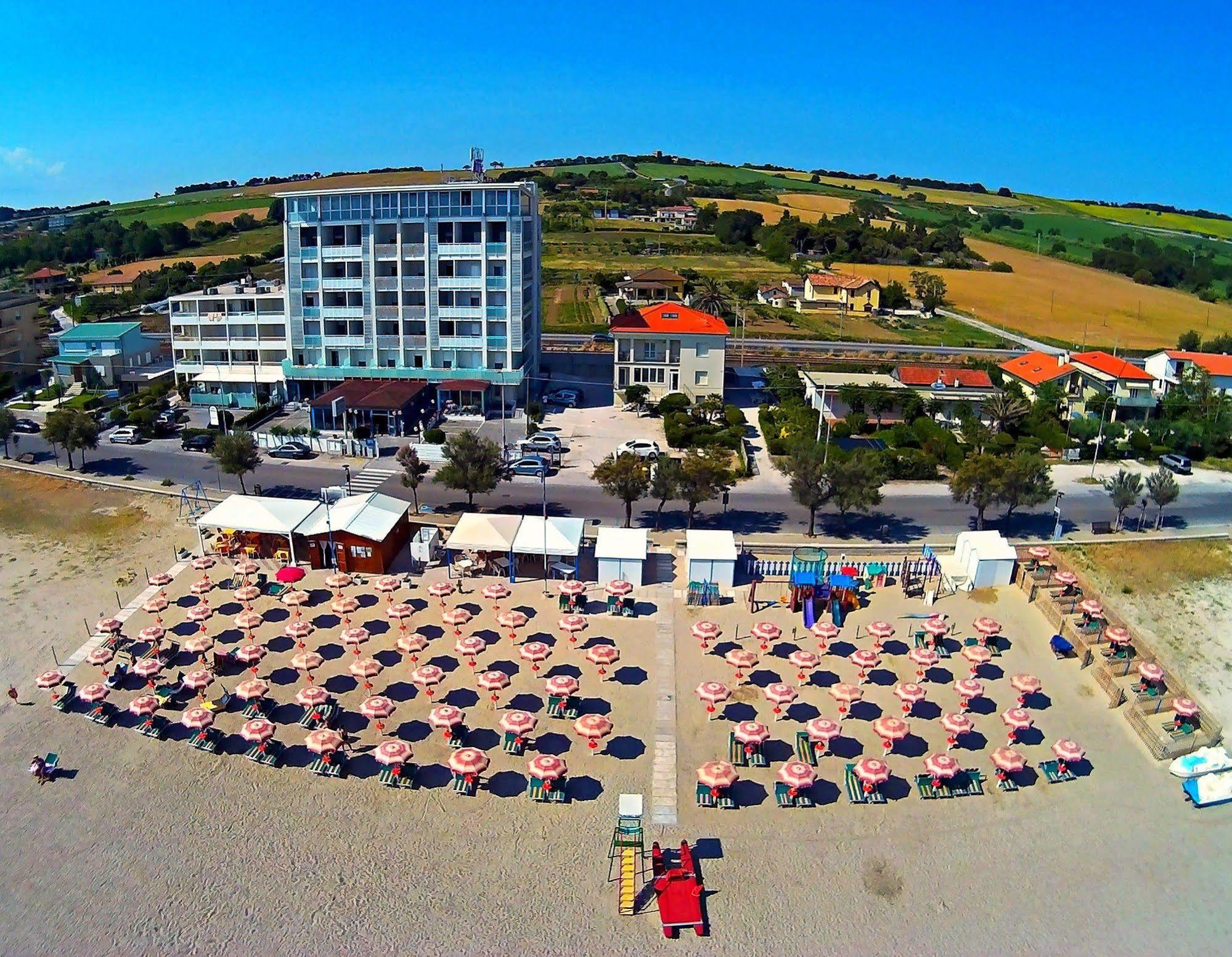 סניגליה Hotel Atlantic מראה חיצוני תמונה