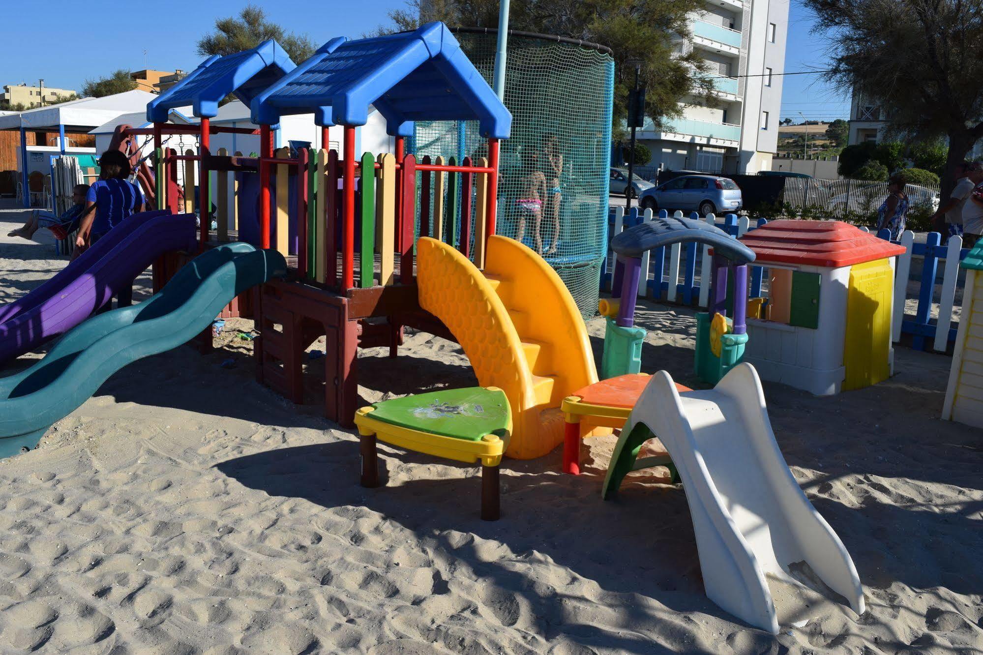 סניגליה Hotel Atlantic מראה חיצוני תמונה