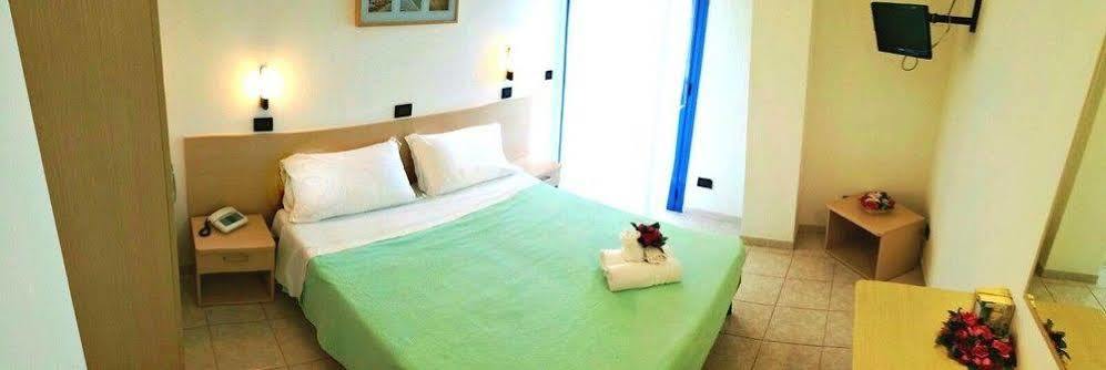 סניגליה Hotel Atlantic מראה חיצוני תמונה